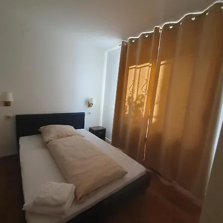 Проживание в семье Gemuetliches Privatzimmer Mit Franzoesischem Doppelbett An Der Universitaetsklinik *