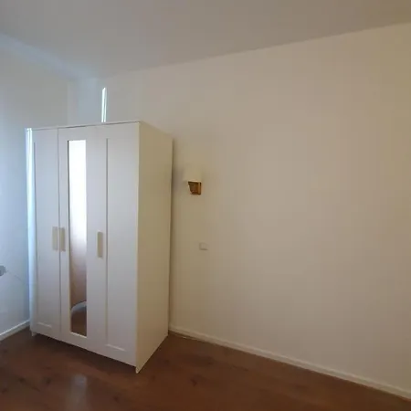 Gemuetliches Privatzimmer Mit Franzoesischem Doppelbett An Der Universitaetsklinik *