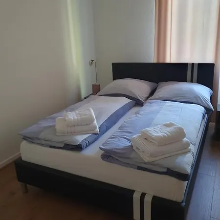 Проживание в семье Gemuetliches Privatzimmer Mit Franzoesischem Doppelbett An Der Universitaetsklinik
