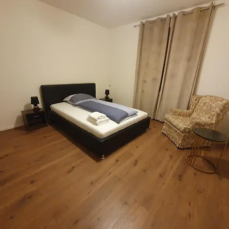 Gemuetliches Privatzimmer Mit Franzoesischem Doppelbett An Der Universitaetsklinik Homestay *