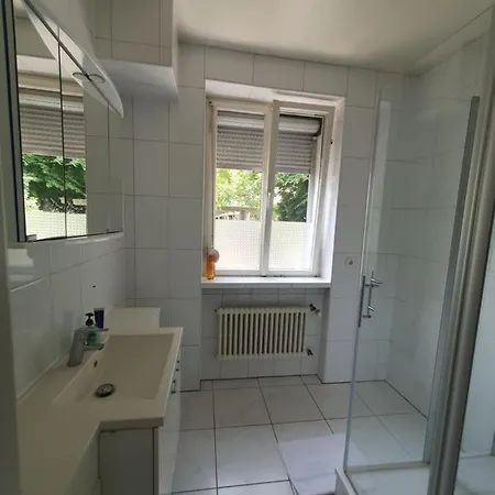 Gemuetliches Privatzimmer Mit Franzoesischem Doppelbett An Der Universitaetsklinik