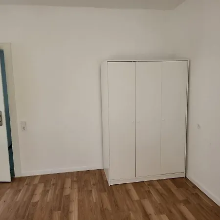 Gemuetliches Privatzimmer Mit Franzoesischem Doppelbett An Der Universitaetsklinik